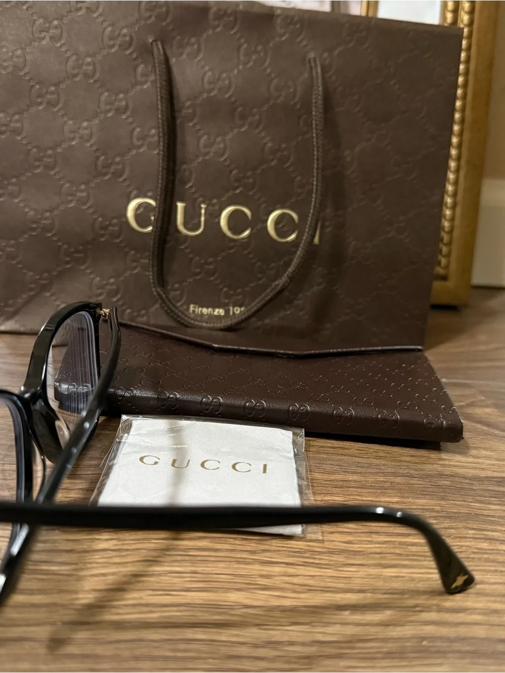 Gucci classic black